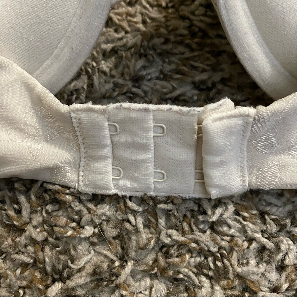 Lily of France Bra 36C White Floral Lace Trim Underwire Classic T-shirt - Picture 5 of 6